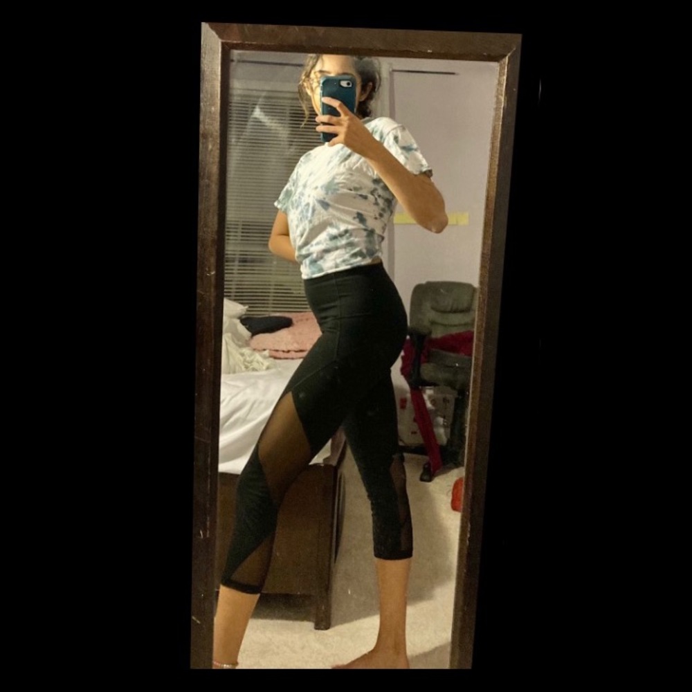 ✨2/$20✨ Old Navy Mesh 3/4 Capri Legging